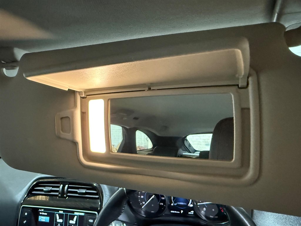 Jaguar F Pace