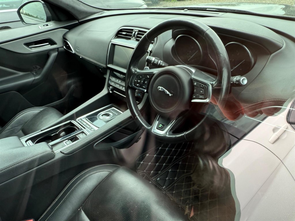 Jaguar F Pace