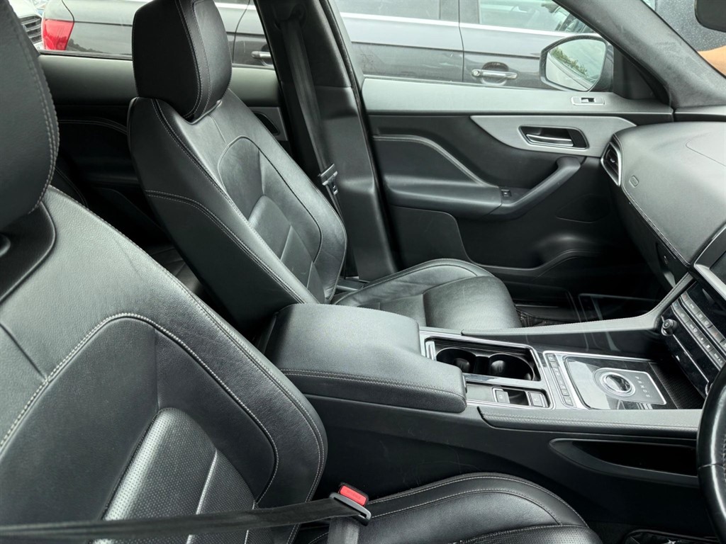 Jaguar F Pace
