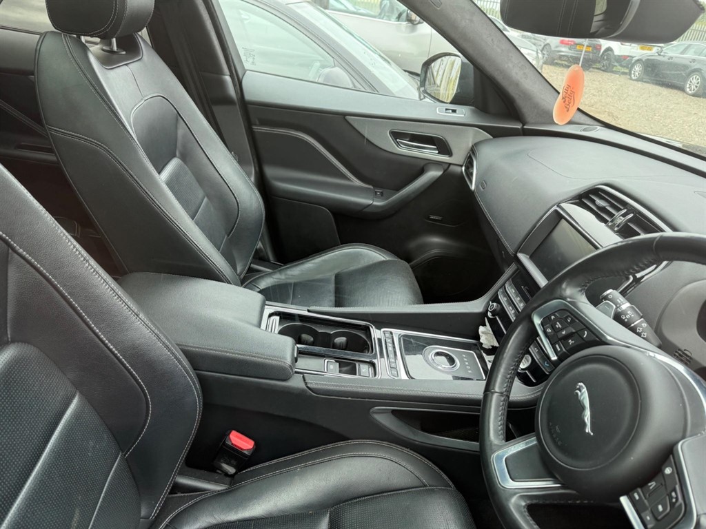 Jaguar F Pace