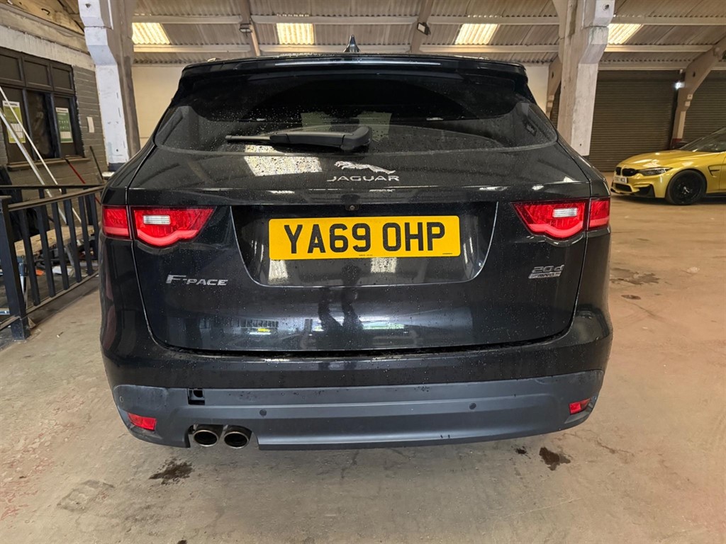 Jaguar F Pace