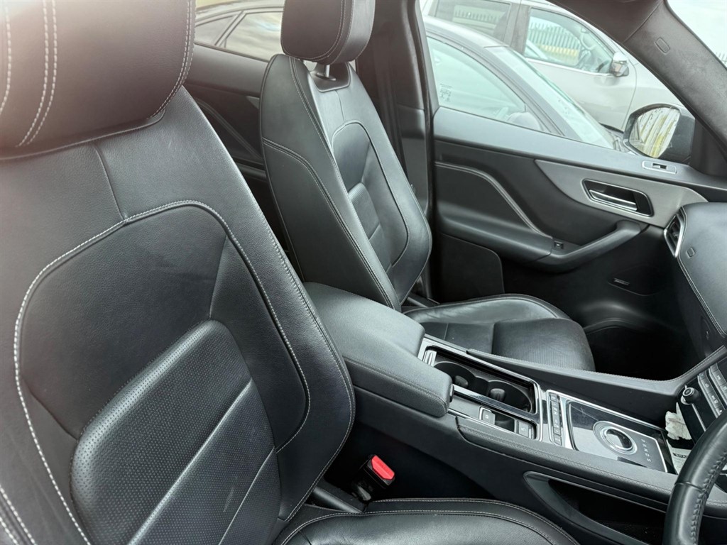 Jaguar F Pace