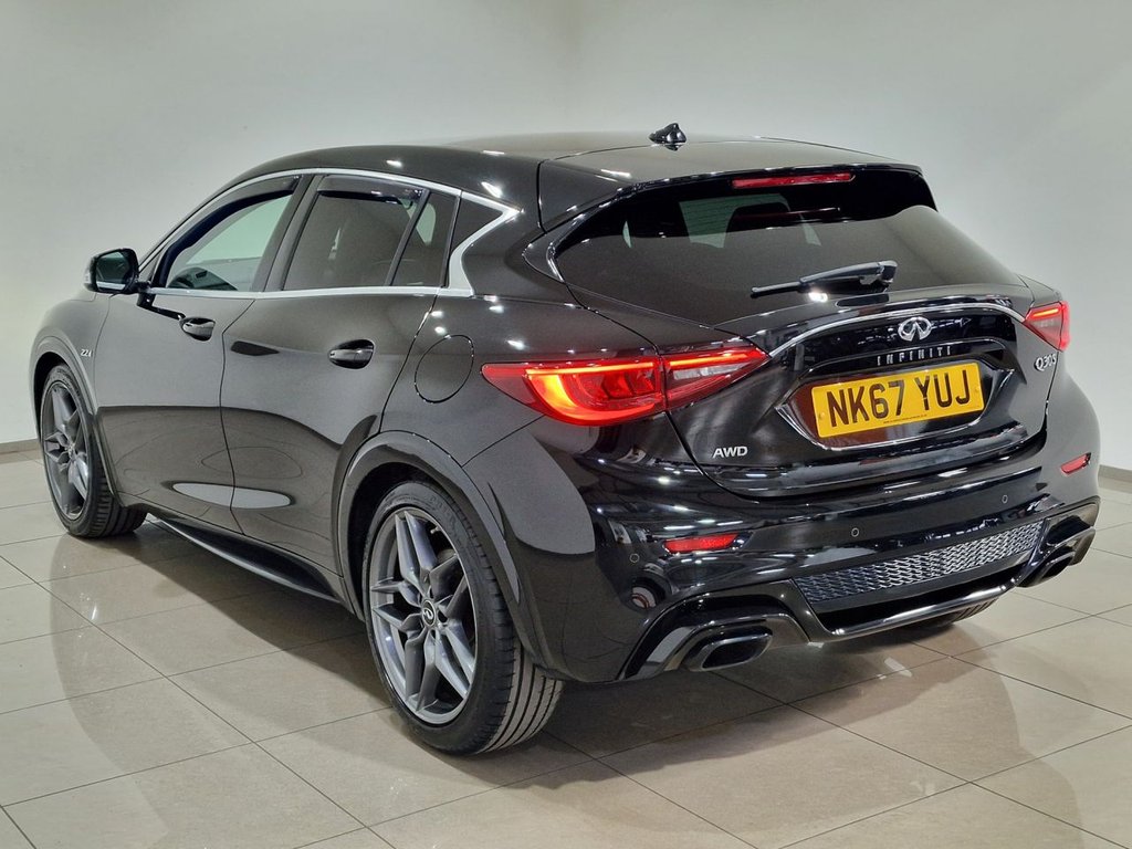 Infiniti Q30