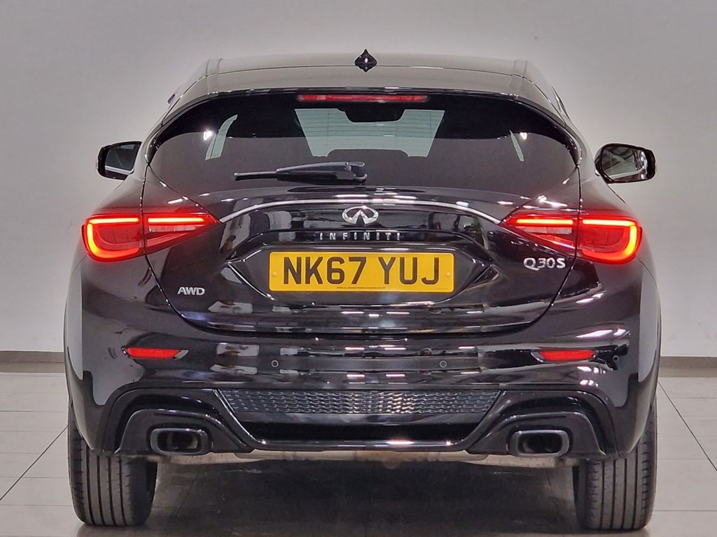 Infiniti Q30