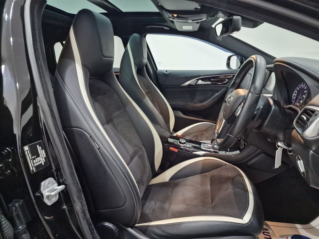Infiniti Q30