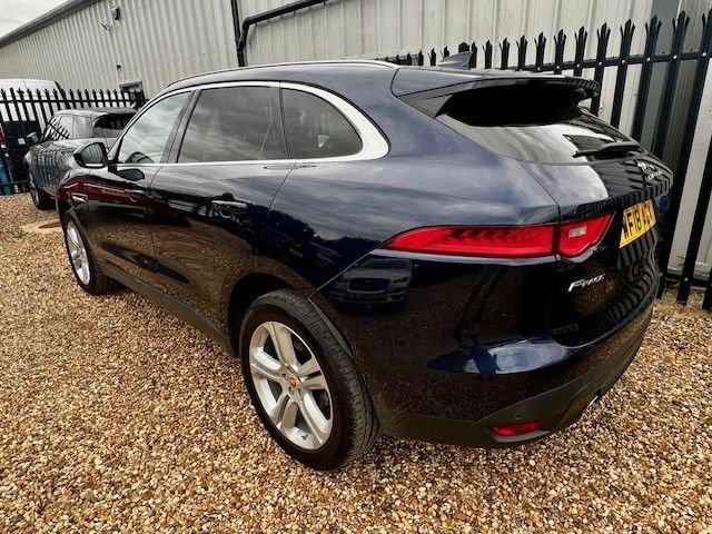 Jaguar F Pace