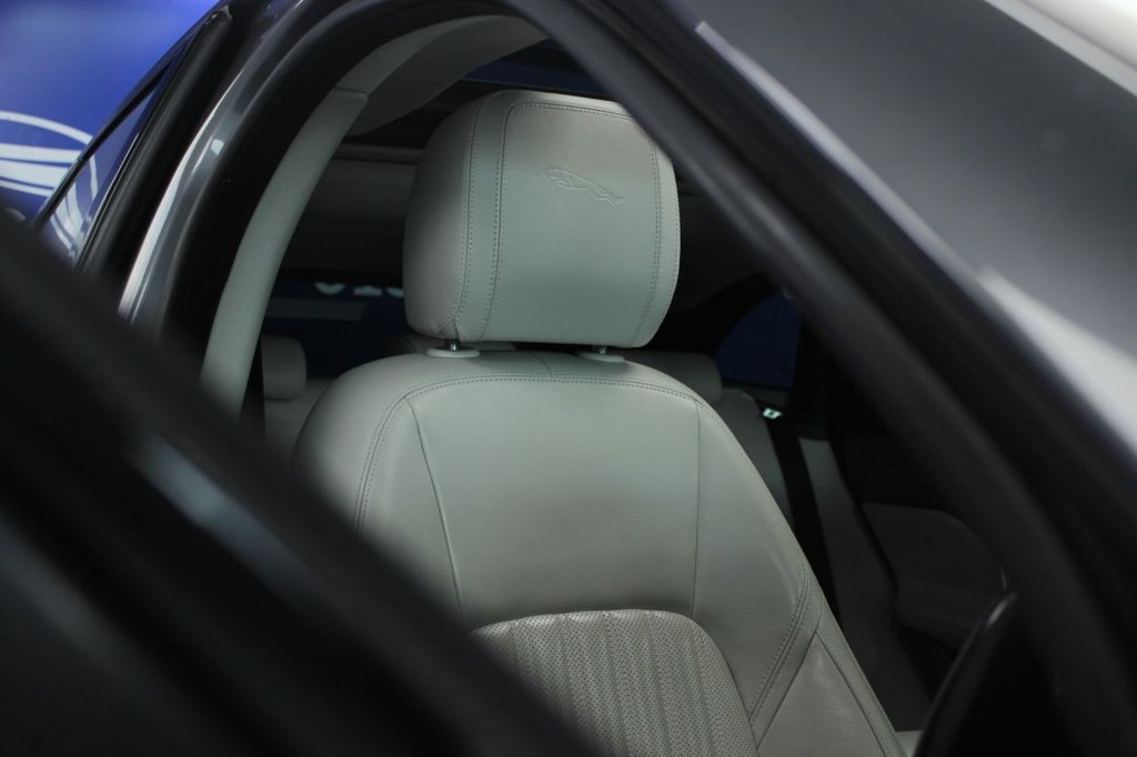 Jaguar F Pace