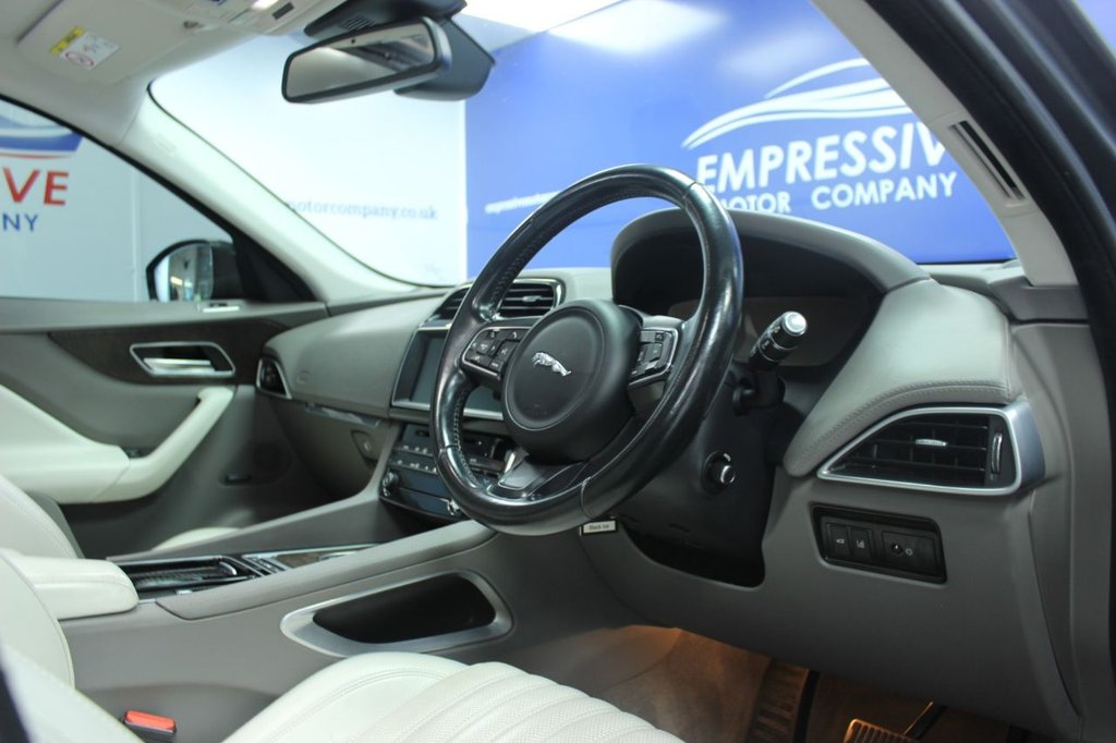 Jaguar F Pace