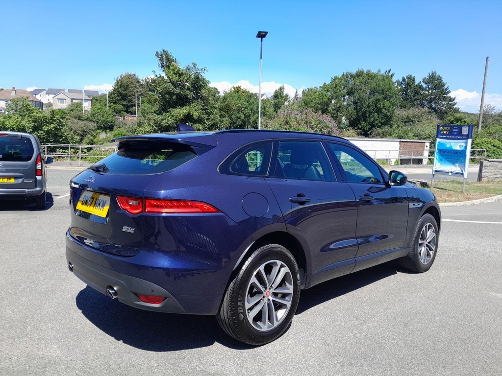 Jaguar F Pace