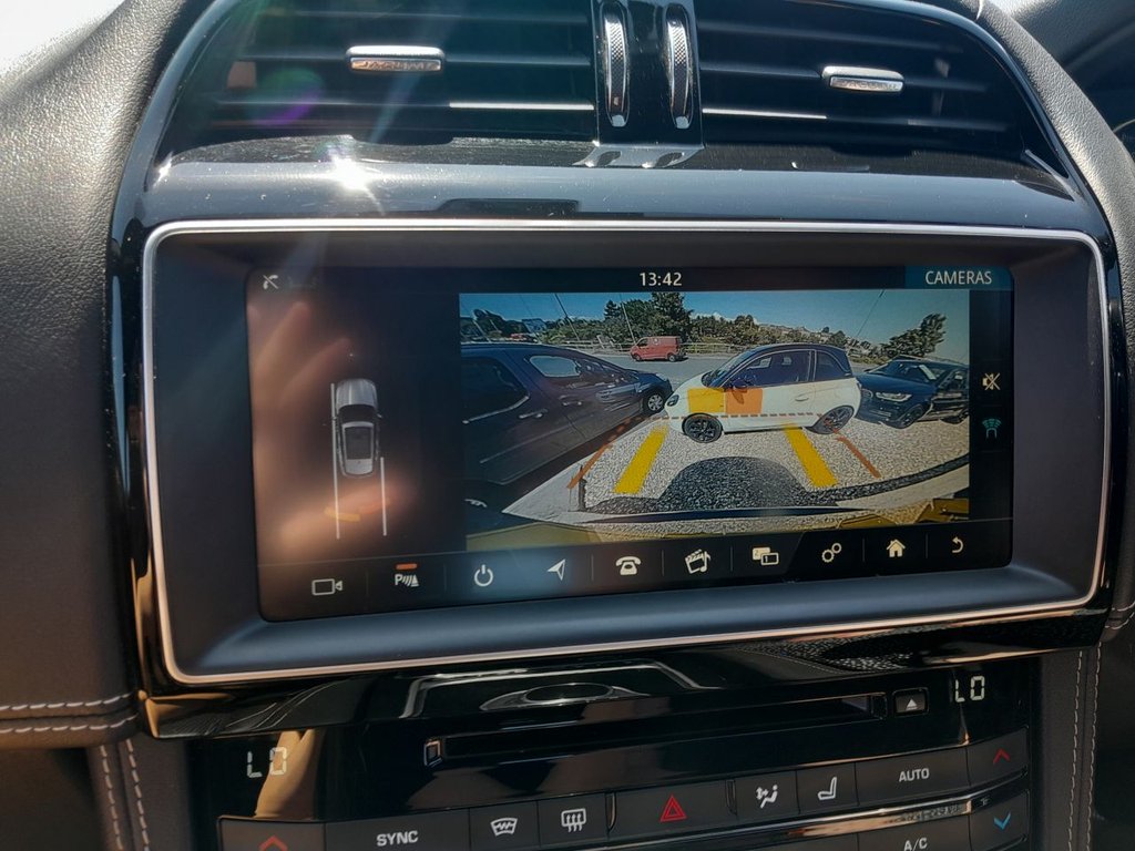 Jaguar F Pace