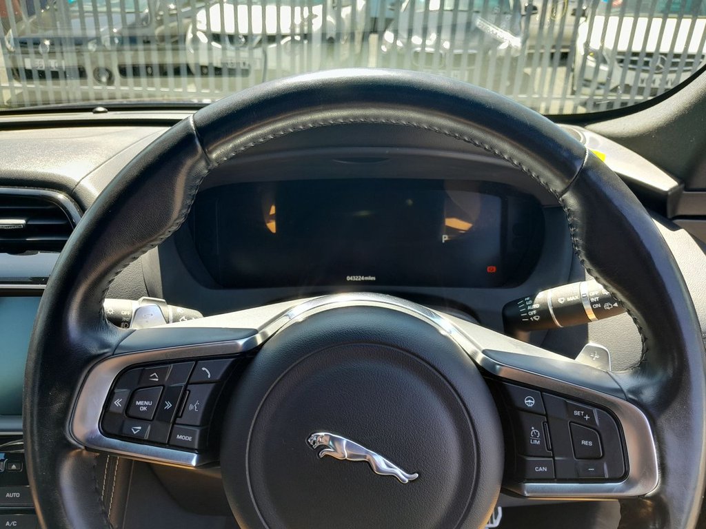 Jaguar F Pace