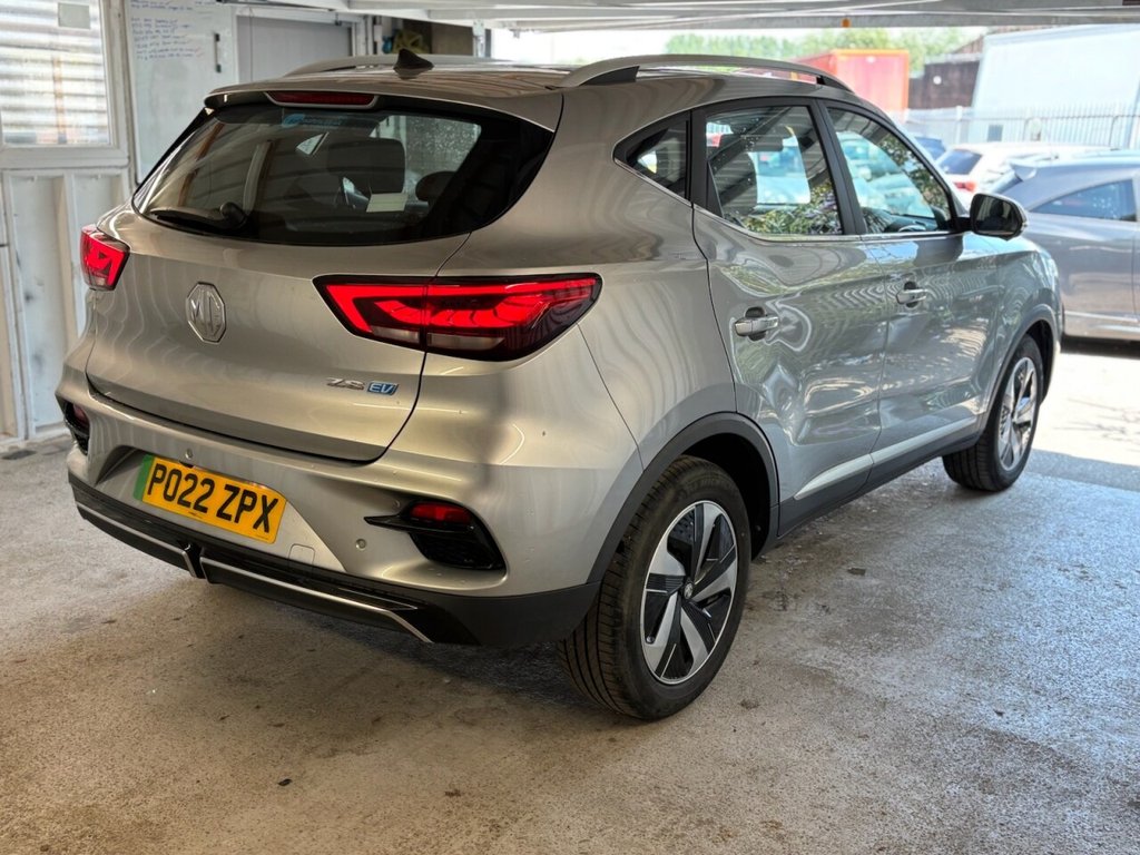 MG ZS