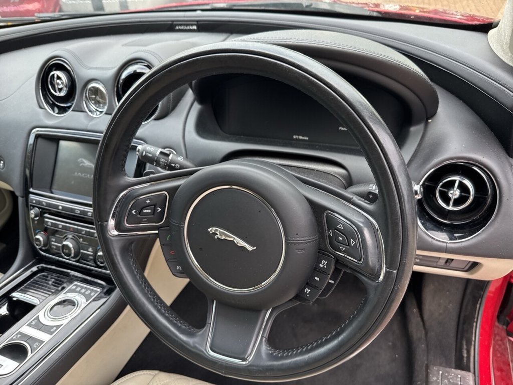 Jaguar XJ