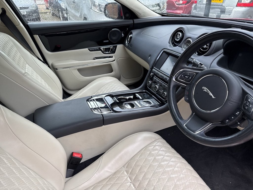 Jaguar XJ