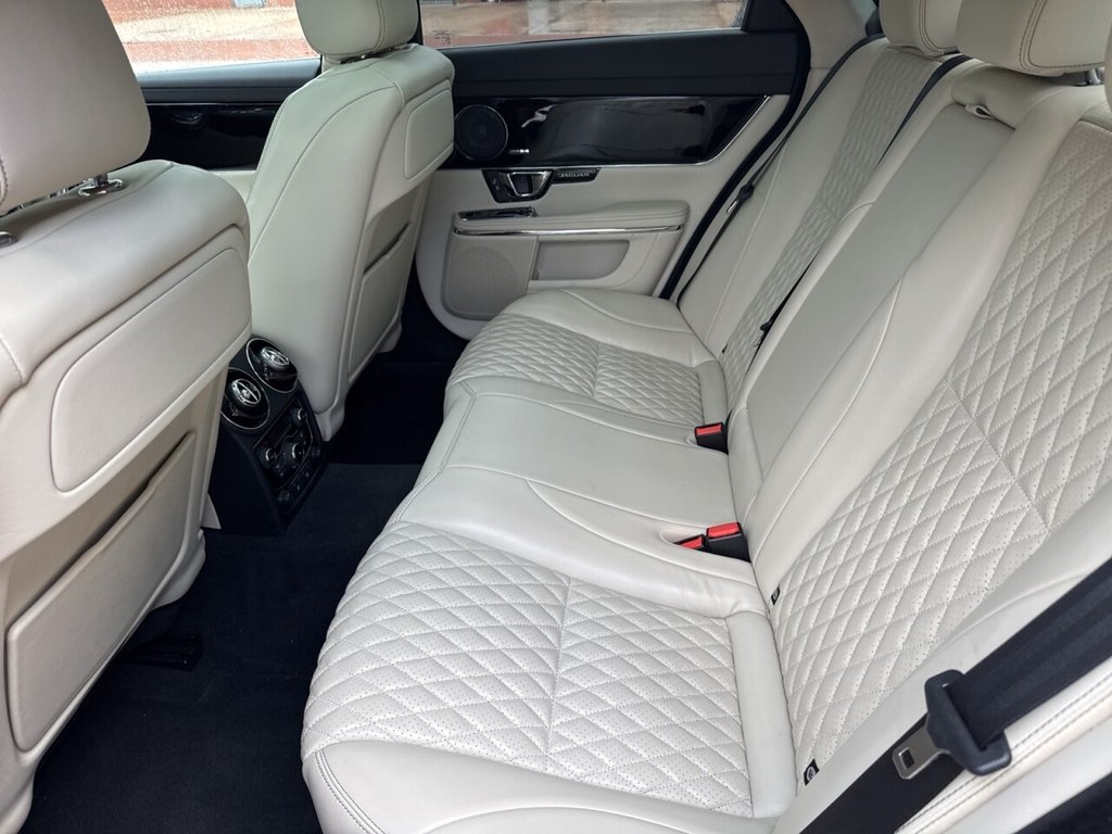 Jaguar XJ