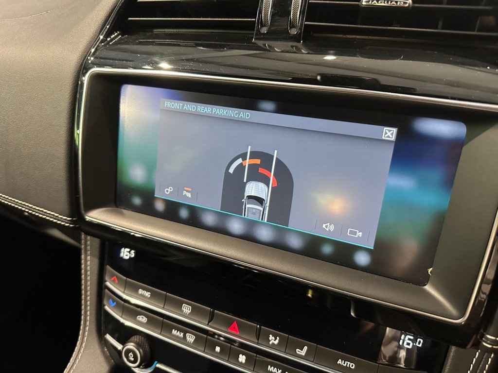 Jaguar F Pace