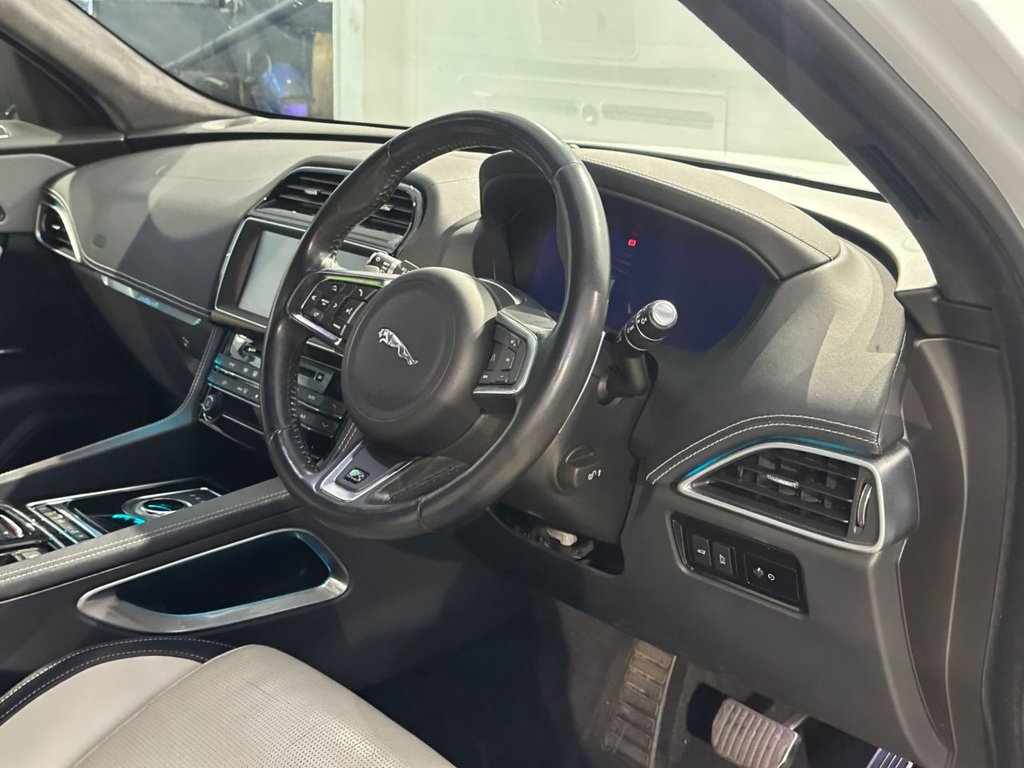 Jaguar F Pace