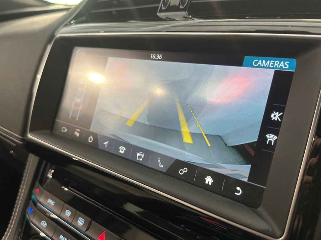 Jaguar F Pace