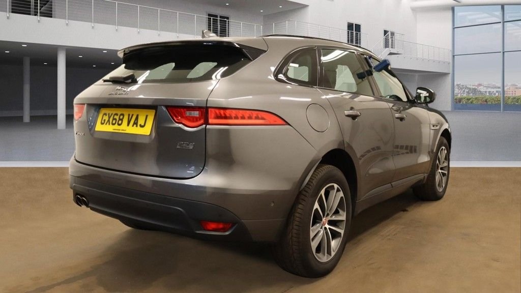 Jaguar F Pace