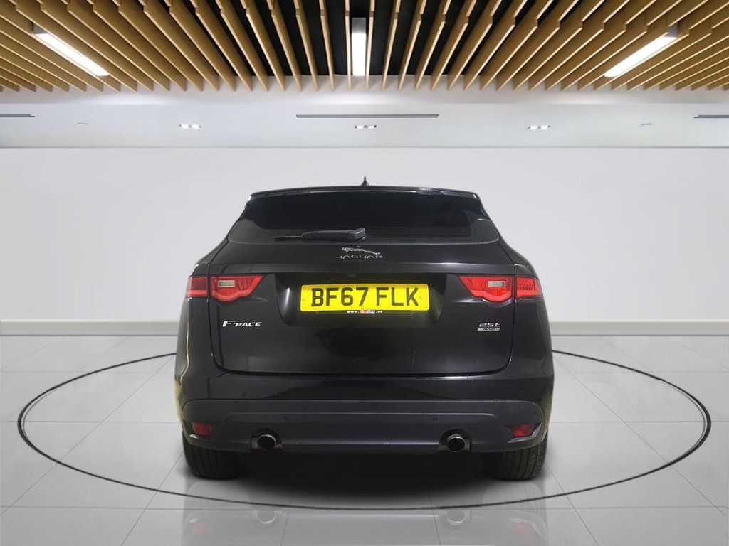 Jaguar F Pace