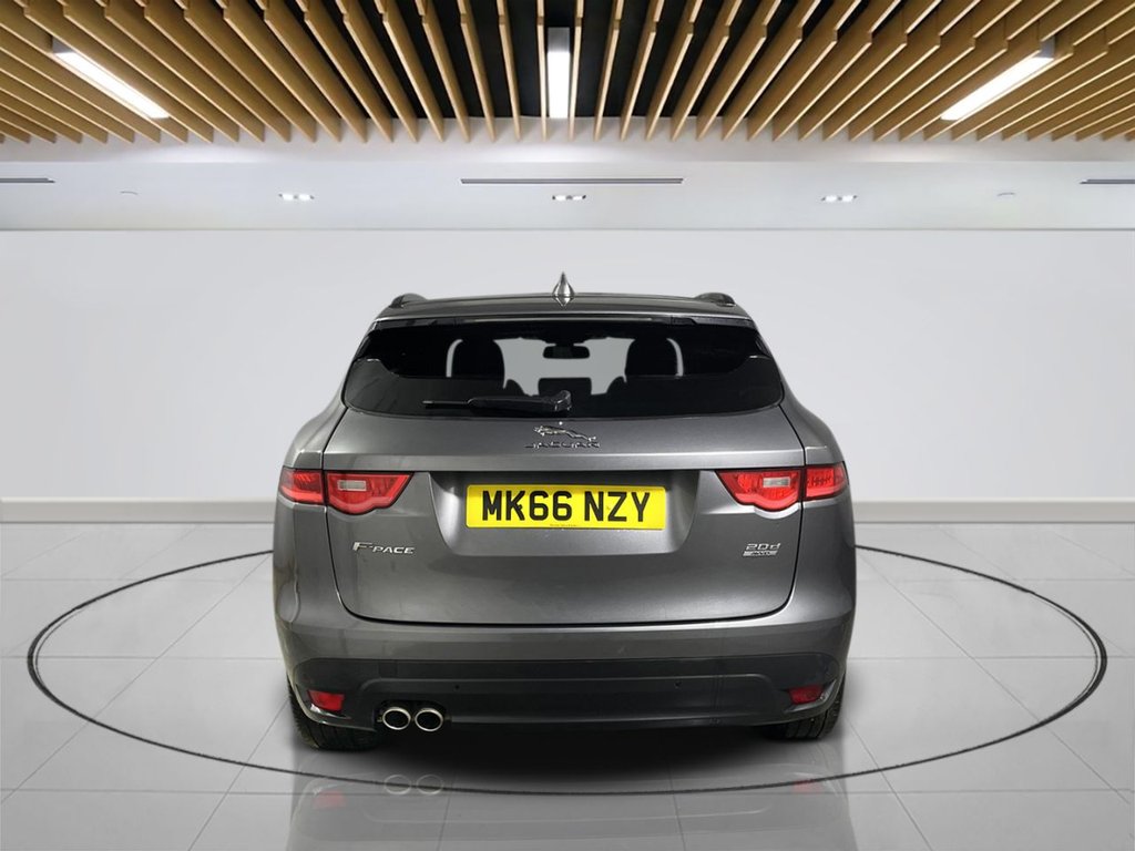 Jaguar F Pace