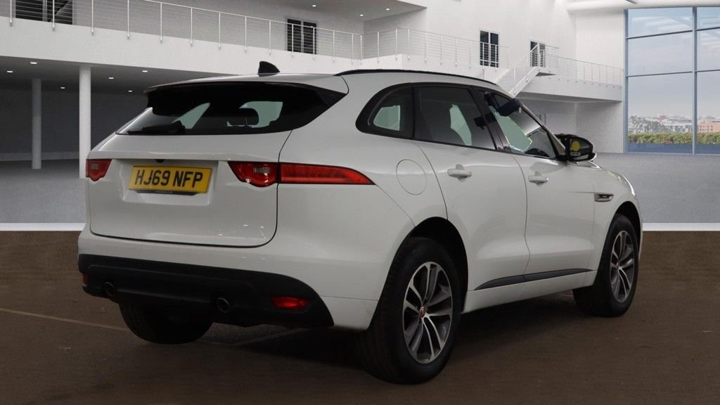 Jaguar F Pace