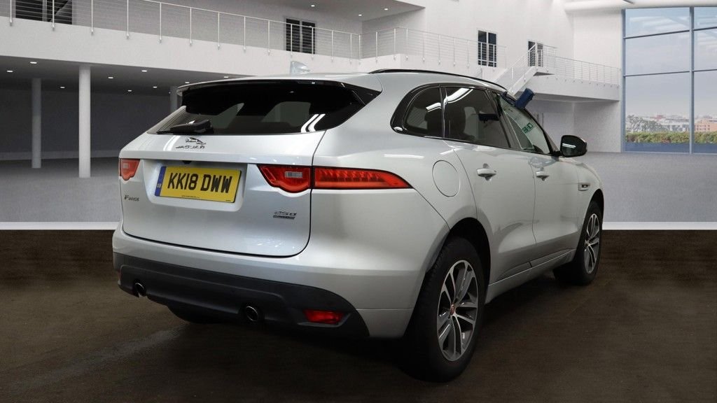 Jaguar F Pace