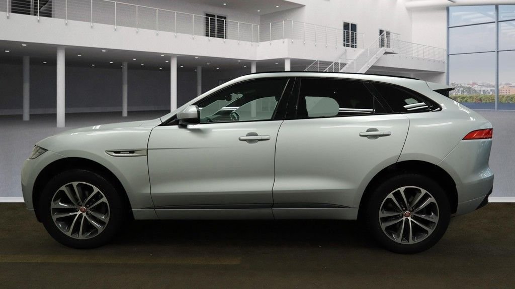 Jaguar F Pace