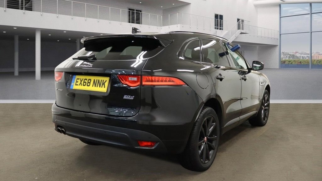 Jaguar F Pace