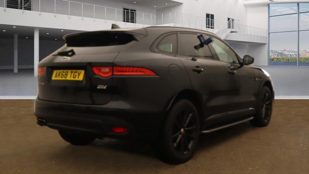 Jaguar F Pace
