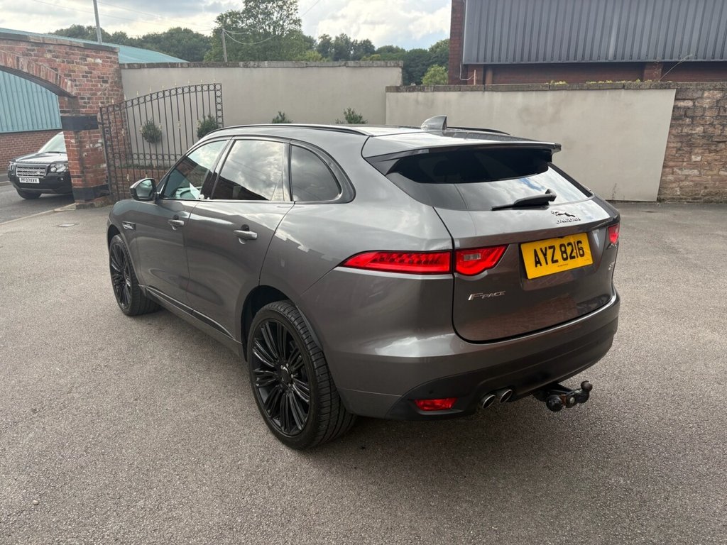 Jaguar F Pace