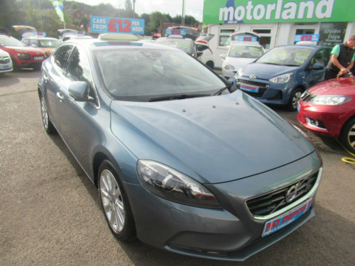 Volvo V40  1.6 D2 SE LUX NAV 5d 113 BHP SERVICE HISTORY ....A