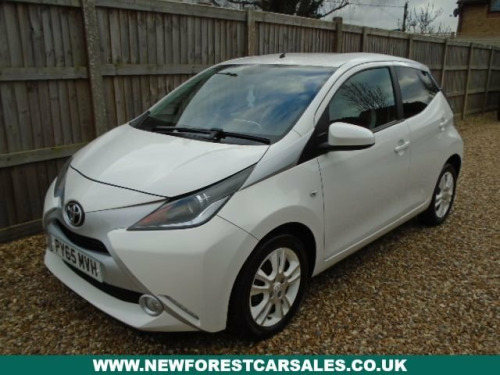 Toyota AYGO  1.0 VVT-i x-pure Hatchback 5dr Petrol x-shift Euro