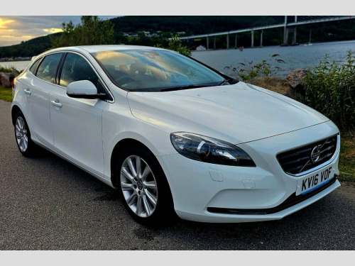 Volvo V40  2.0 D3 SE Lux Nav Hatchback 5dr Diesel Manual Euro