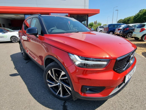 Volvo XC40  2.0 B4 R-DESIGN PRO AWD MHEV 5d 195 BHP