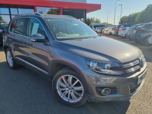 Volkswagen Tiguan  2.0 TDI BlueMotion Tech Sport SUV 5dr Diesel Manua