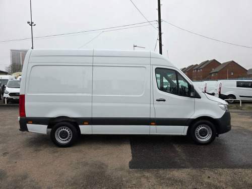 Mercedes-Benz Sprinter  2.0 315 CDI PROGRESSIVE MWB RWD L2 H2 150 BHP [EUR 