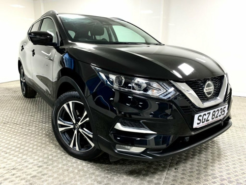 Nissan Qashqai  1.3 DIG-T N-Connecta (GLASS ROOF PACK) SUV 5dr Pet