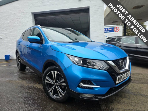 Nissan Qashqai  1.3 DIG-T N-Connecta (GLASS ROOF PACK) SUV 5dr Pet