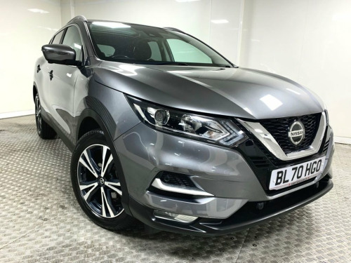 Nissan Qashqai  1.3 DIG-T N-Connecta (GLASS ROOF PACK) SUV 5dr Pet