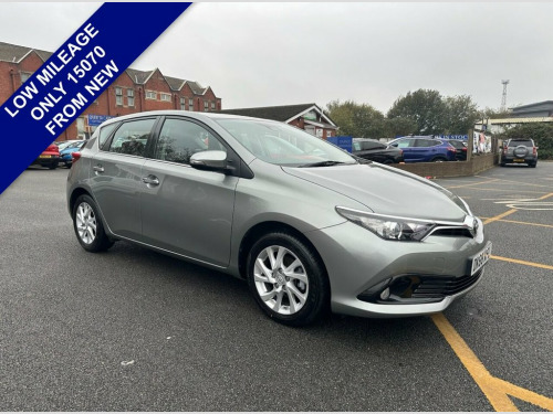 Toyota Auris  1.2 VVT-i Icon Tech Hatchback 5dr Petrol Manual Eu