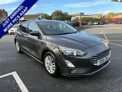 Ford Focus  1.0T EcoBoost Titanium Hatchback 5dr Petrol Manual