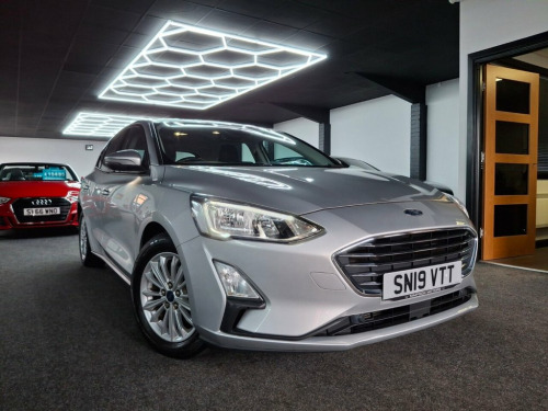 Ford Focus  1.0T EcoBoost Titanium Hatchback 5dr Petrol Manual