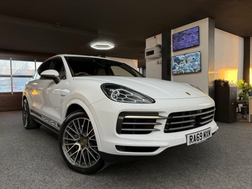 Porsche Cayenne  3.0 V6 E-Hybrid 14.1kWh SUV 5dr Petrol Plug-in Hyb 