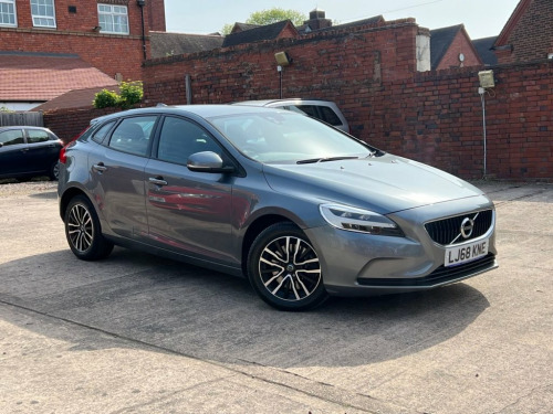 Volvo V40  1.5 T2 GPF Momentum Nav Plus Hatchback 5dr Petrol 