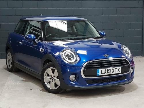 MINI Hatch  1.5 Cooper Classic Hatchback 3dr Petrol Manual Eur
