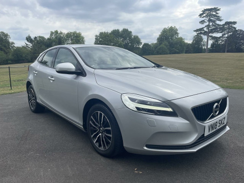 Volvo V40  2.0 T2 Momentum Hatchback 5dr Petrol Manual Euro 6 (s/s) (122 ps)