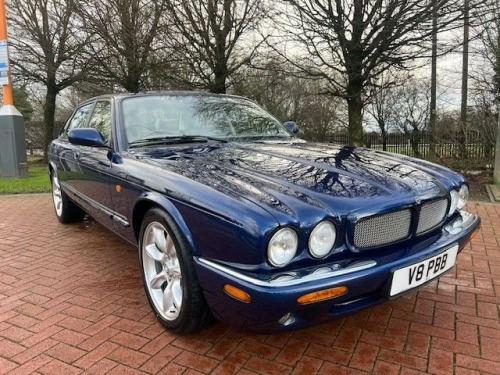 Jaguar XJR  4.0 V8 Saloon 4dr Petrol Automatic (350 g/km, 370 