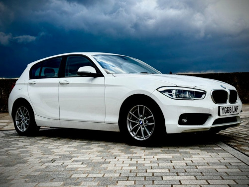 BMW 1 Series  1.5 118i SE Business Hatchback 5dr Petrol Auto Eur