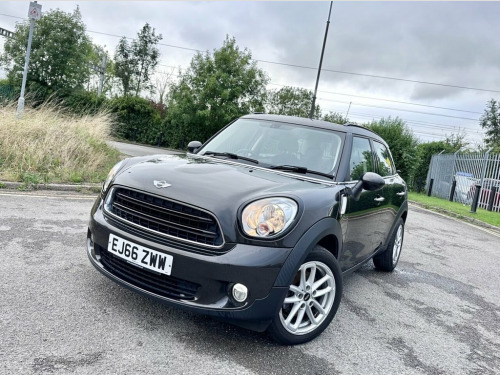 MINI Countryman  1.6 COOPER 5d 122 BHP Half Leather